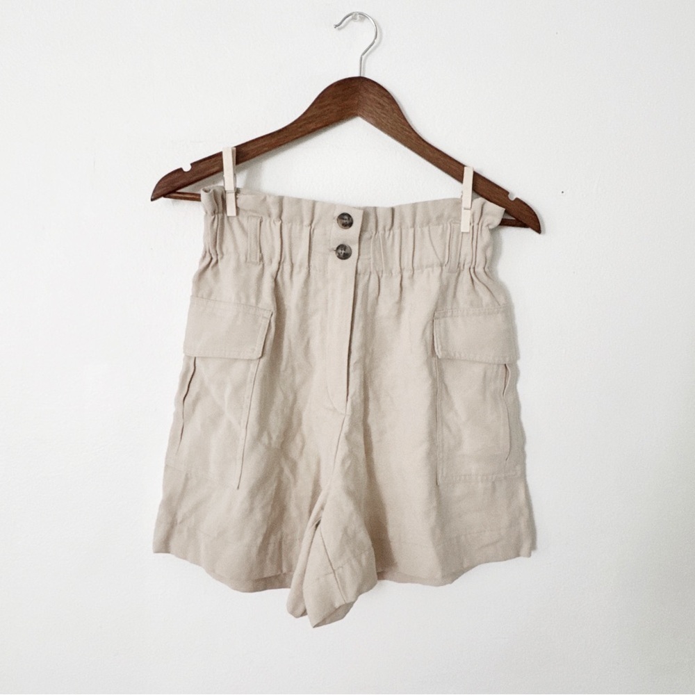 Women's Beige H&M Casual Shorts size 6